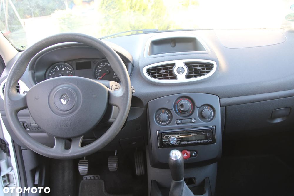 Renault Clio 1.2 16V 75 Yahoo - 19
