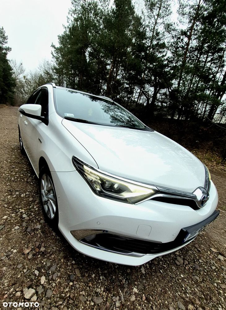 Toyota Auris Hybrid 135 Prestige - 12