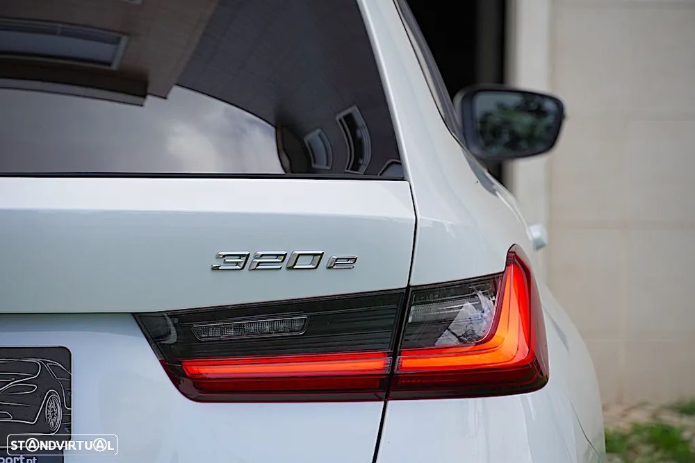 BMW 320 e Touring Corporate Edition Auto - 12