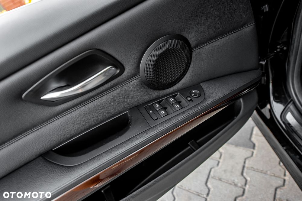BMW Seria 3 325i xDrive - 23