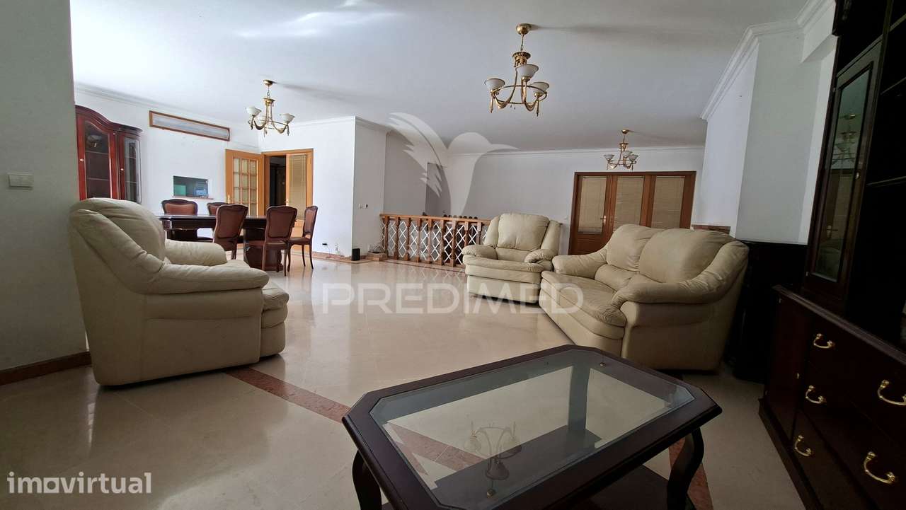 Apartamento T4 + 1 - Duplex com 174m2 com box para dois carros e do... - Grande imagem: 2/25