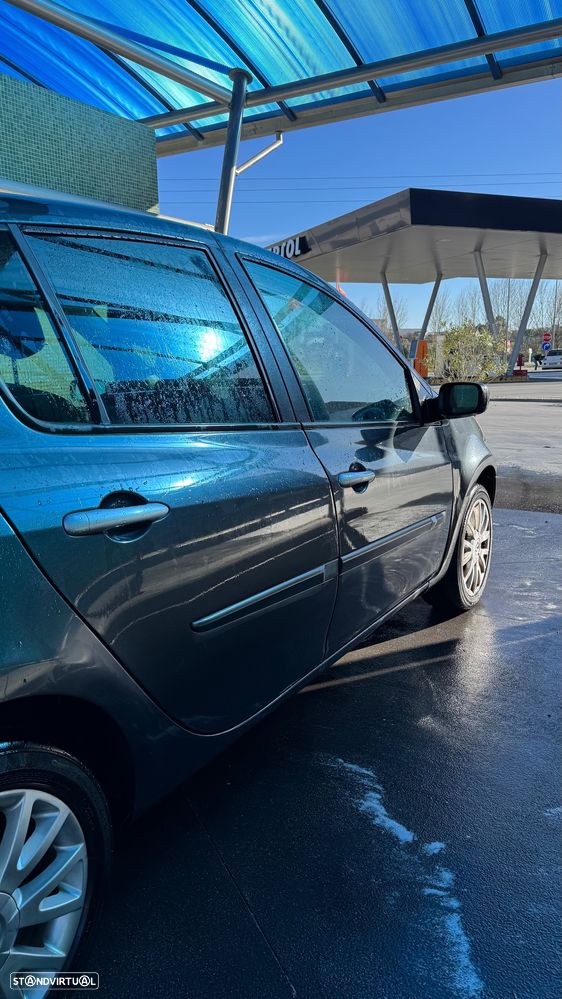 Renault Clio 1.2 16V Confort - 9