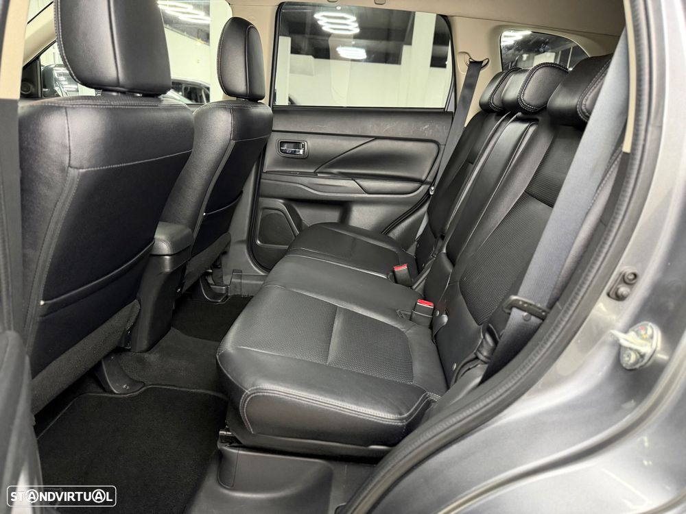 Mitsubishi Outlander 2.2 DI-D Intense+ - 21