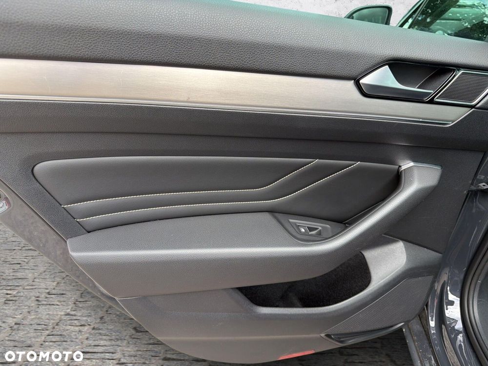 Volkswagen Passat - 23