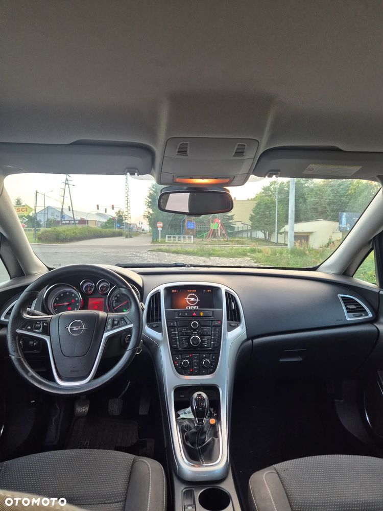 Opel Astra 1.6 Turbo Edition - 10