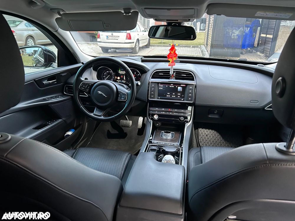 Jaguar XE 20d Aut. Prestige - 8