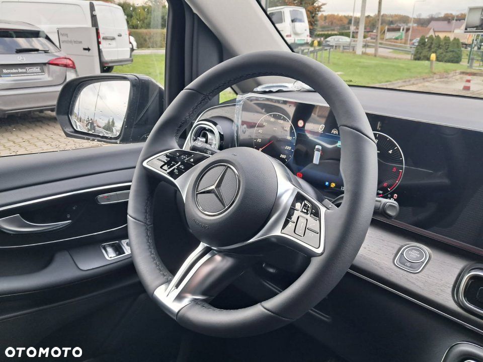 Mercedes-Benz Klasa V - 16