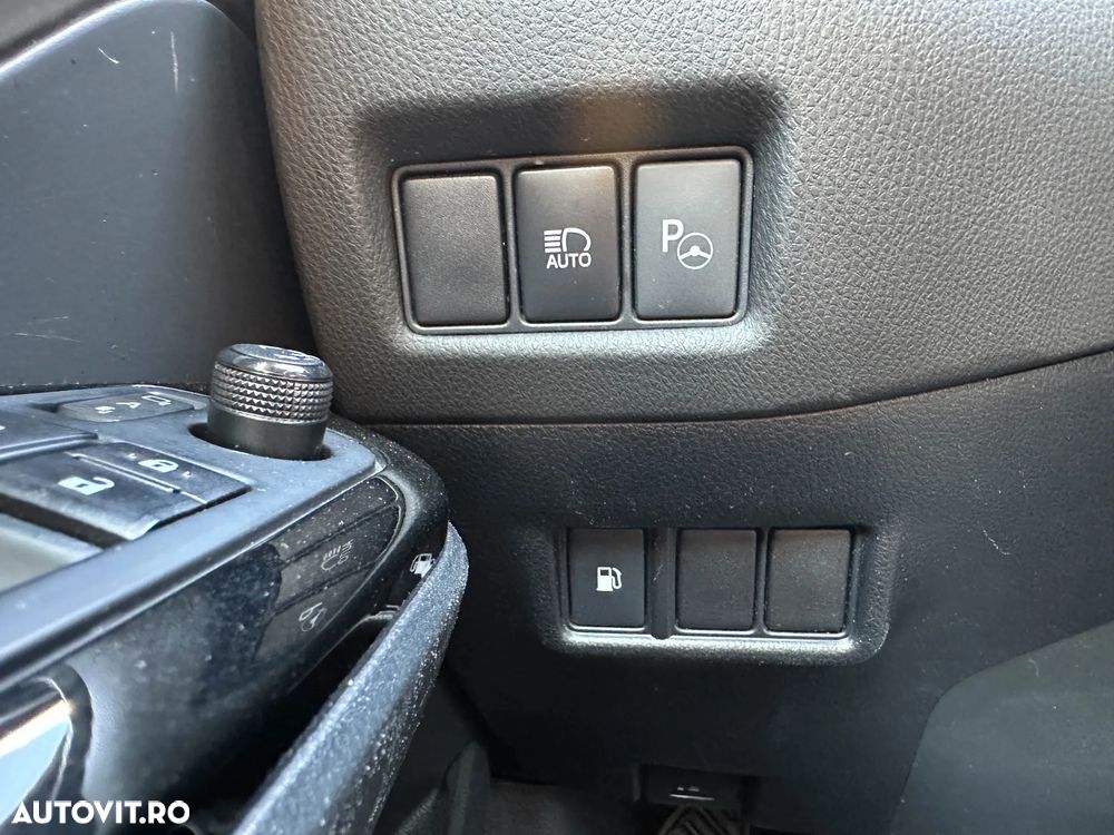 Toyota C-HR ver-1-8-hsd-122-cp-4x2-cvt-style - 15