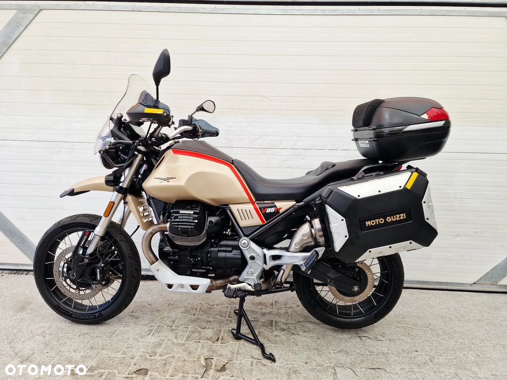 Moto Guzzi V85 - 1