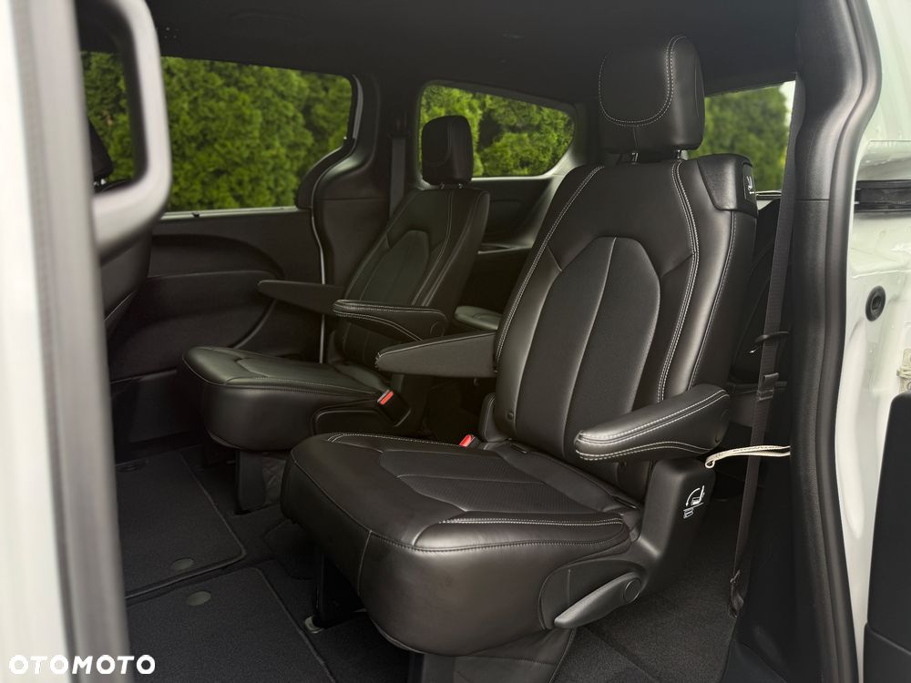 Chrysler Pacifica - 36