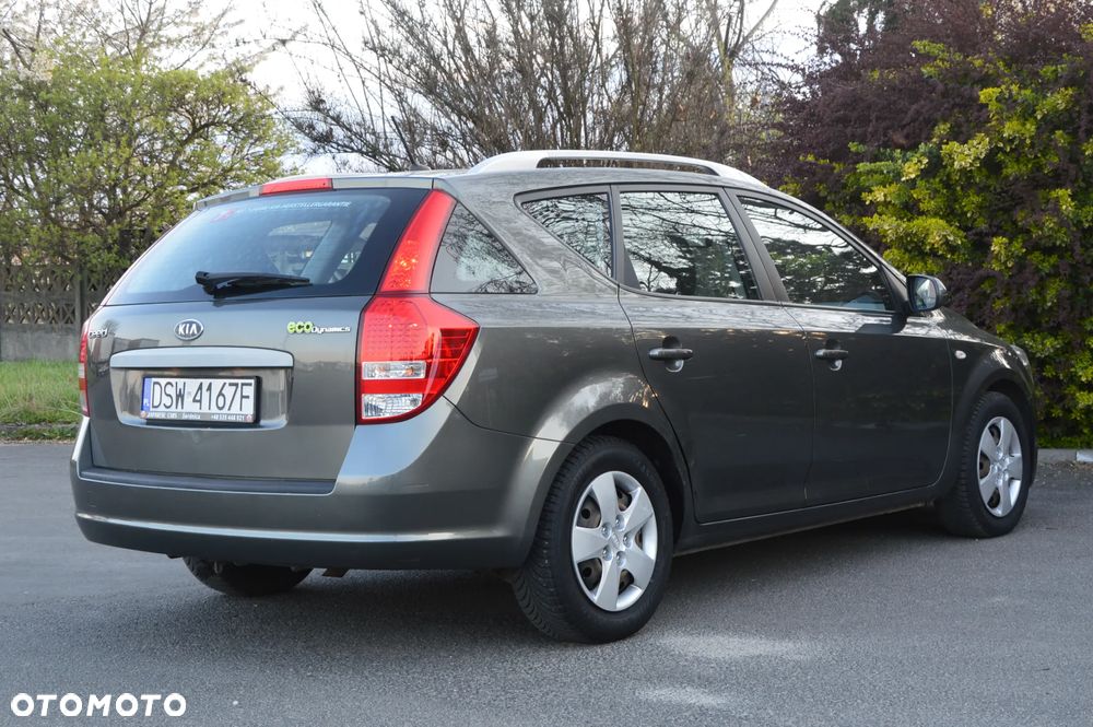 Kia Ceed 1.4 CVVT Dream-Team Edition - 3