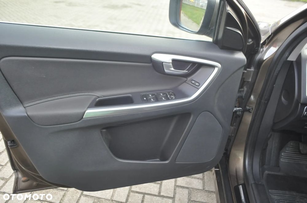 Volvo XC 60 D4 Drive-E R-Design Momentum - 7