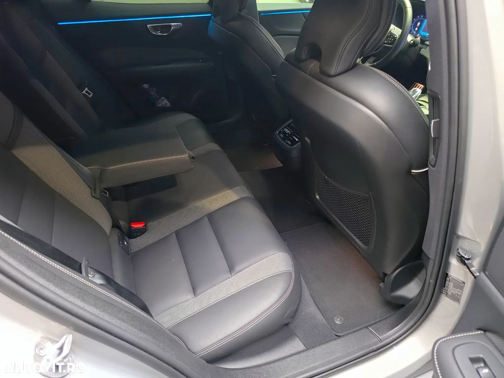 Volvo S60 B5 B AWD Ultimate Dark - 27
