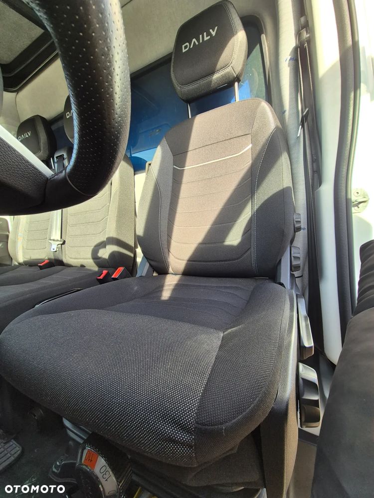 Iveco DAILY PLANDEKA 12EP 3.0 180KM MANUAL SERWIS ASO BEZWYPADKOWY ZADBANY 2023 PODUSZKI FV23% KLIMA WEBASTO 35S18 FULL LED - 18