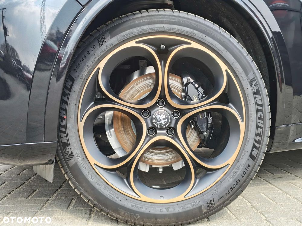 Alfa Romeo Stelvio 2.0 Turbo Intensa Q4 - 19