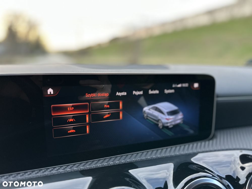 Mercedes-Benz CLA 180 7G-DCT - 17