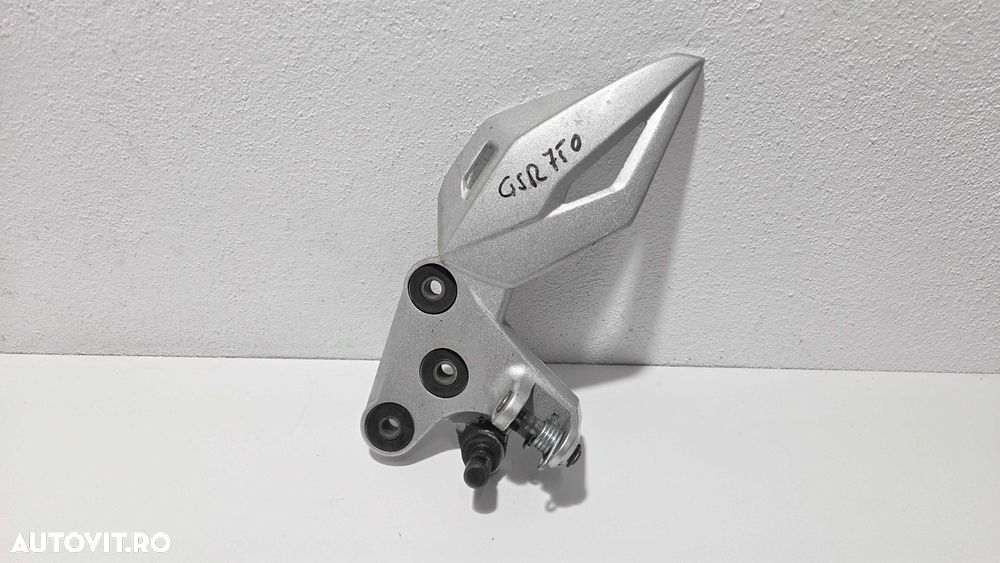 Scarite toba Suzuki GSR750 - 7