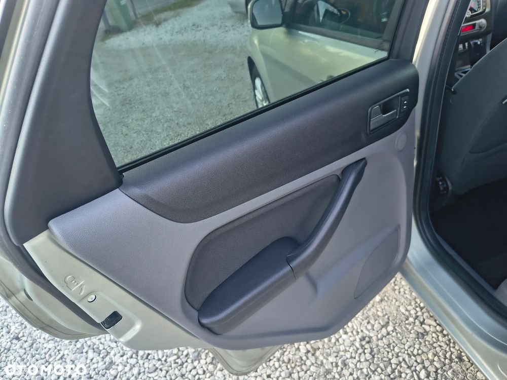 Ford Focus 1.6 Ghia - 16