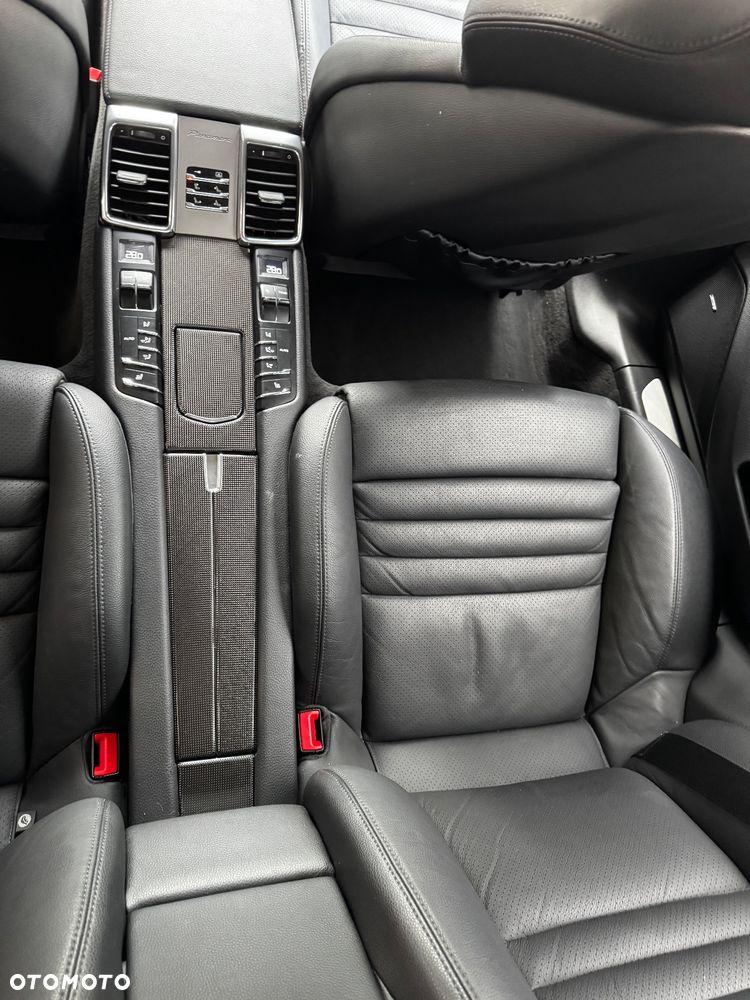 Porsche Panamera 4S - 23