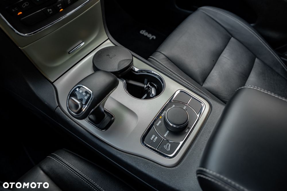 Jeep Grand Cherokee - 31