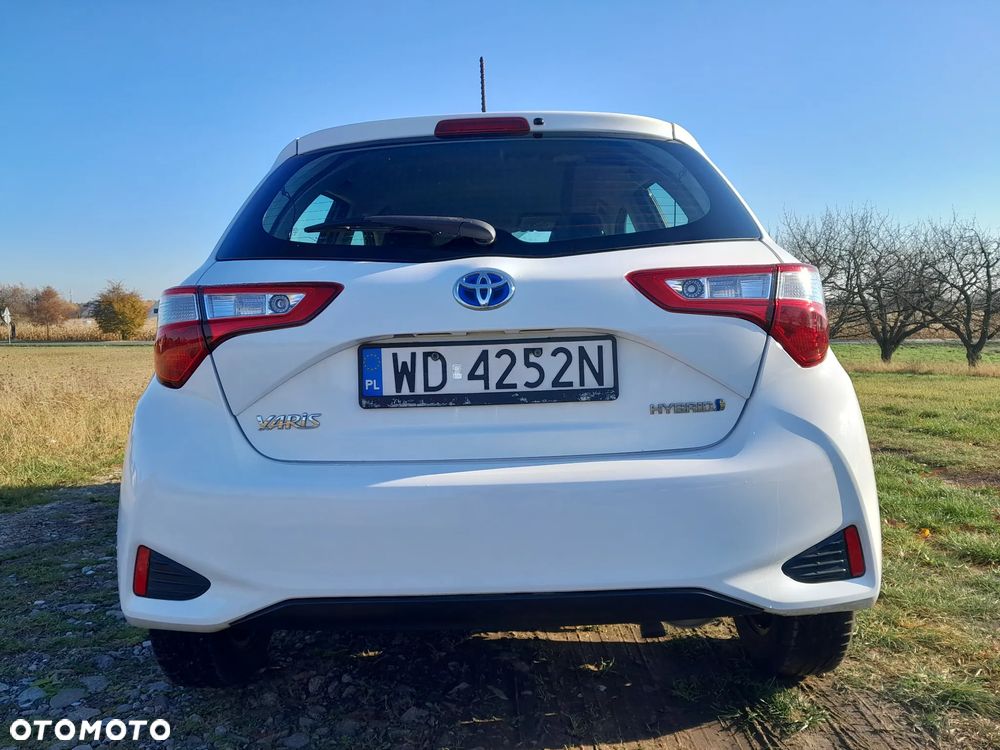 Toyota Yaris Hybrid 100 Active - 6