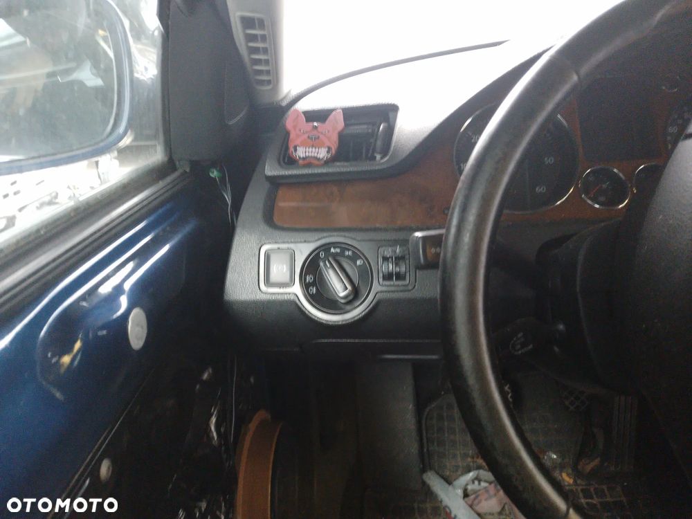 VW PASSAT B6 2.0 TDI BMP 05-09r - BŁOTNIK LEWY PRZÓD LC5E - 24