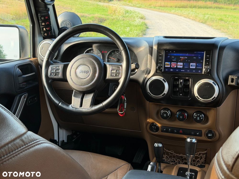 Jeep Wrangler 3.6 Unlim Sahara - 23