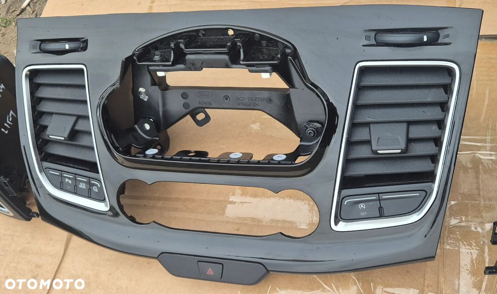 Kratki Nawiewu Ramka Radia Duzy Ekran Czarny Połysk Ford Tourneo Custom Lift 2018-2023 EU - 2