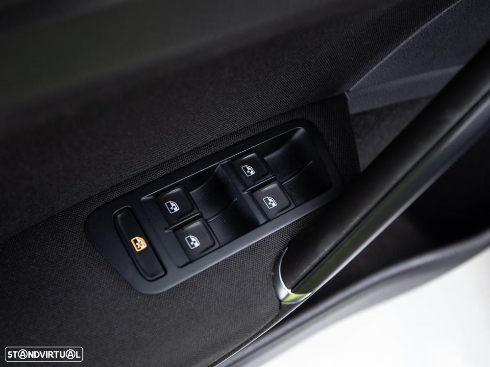 VW Golf Variant 2.0 TDi R-Line DSG - 13