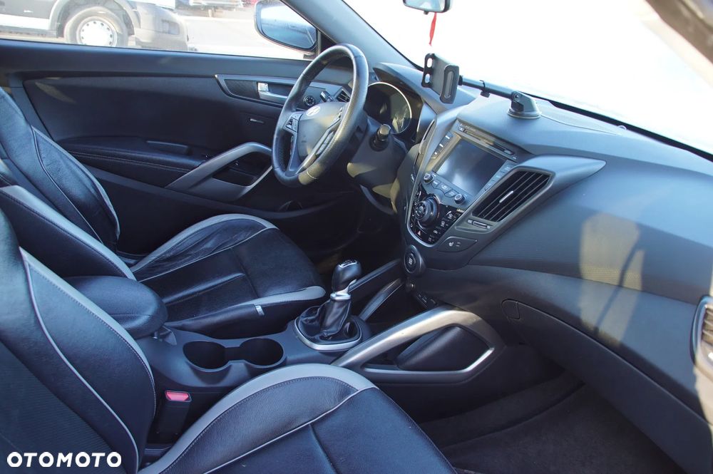 Auto na części - Hyundai Veloster I 1.6 T-GDI 204 KM G4FJ UU9 2013R Silnik Skrzynia Drzwi Maska Zderzak Błotnik Klapa Lampa Szyba Klamka Deska Kokpit Sterownik Moduł Czujnik Licznik Panel Kierownica - 12