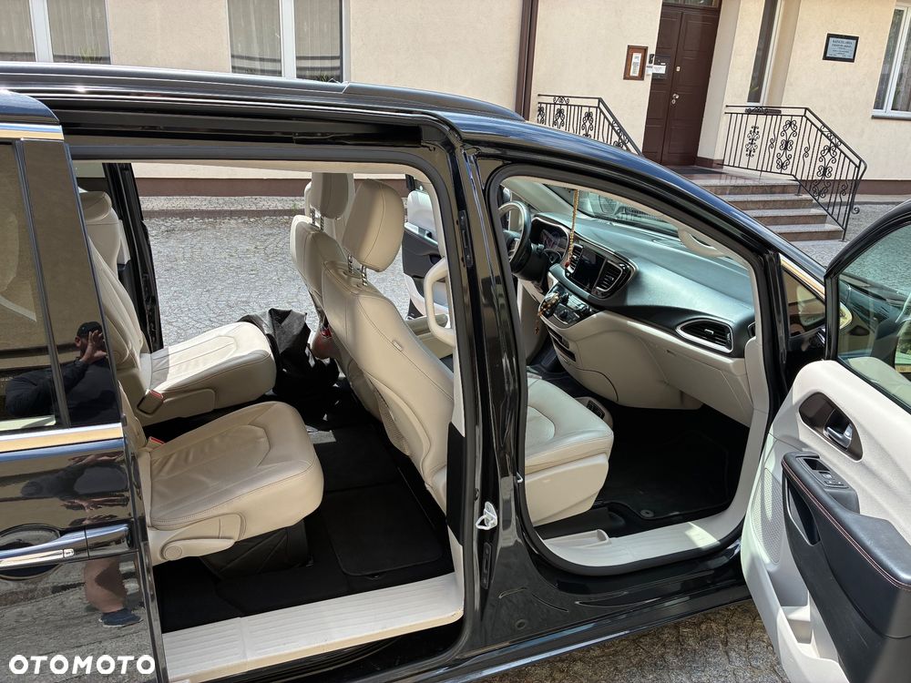Chrysler Pacifica - 5