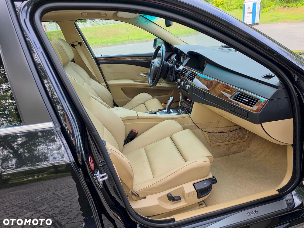 BMW Seria 5 525xd - 17