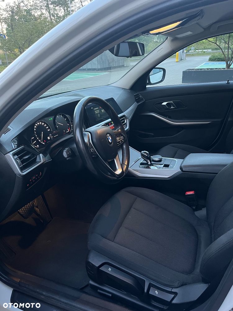 BMW Seria 3 318d - 10
