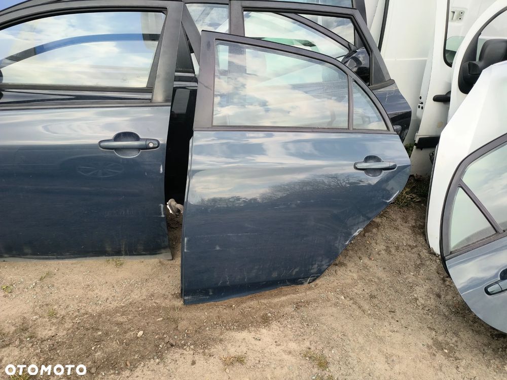 TOYOTA COROLLA E15 sedan drzwi lewe tył tylne kompletnie 8T8 - 1