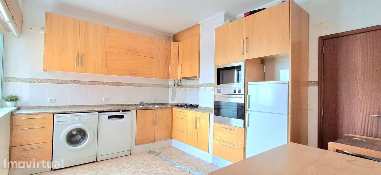 Apartamento T3 na Rua Tomás Alcaide - Grande imagem: 2/31