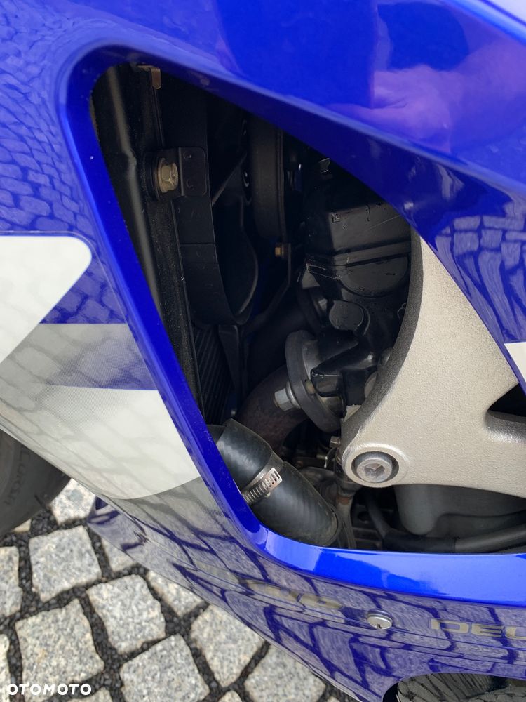 Yamaha R1 - 11