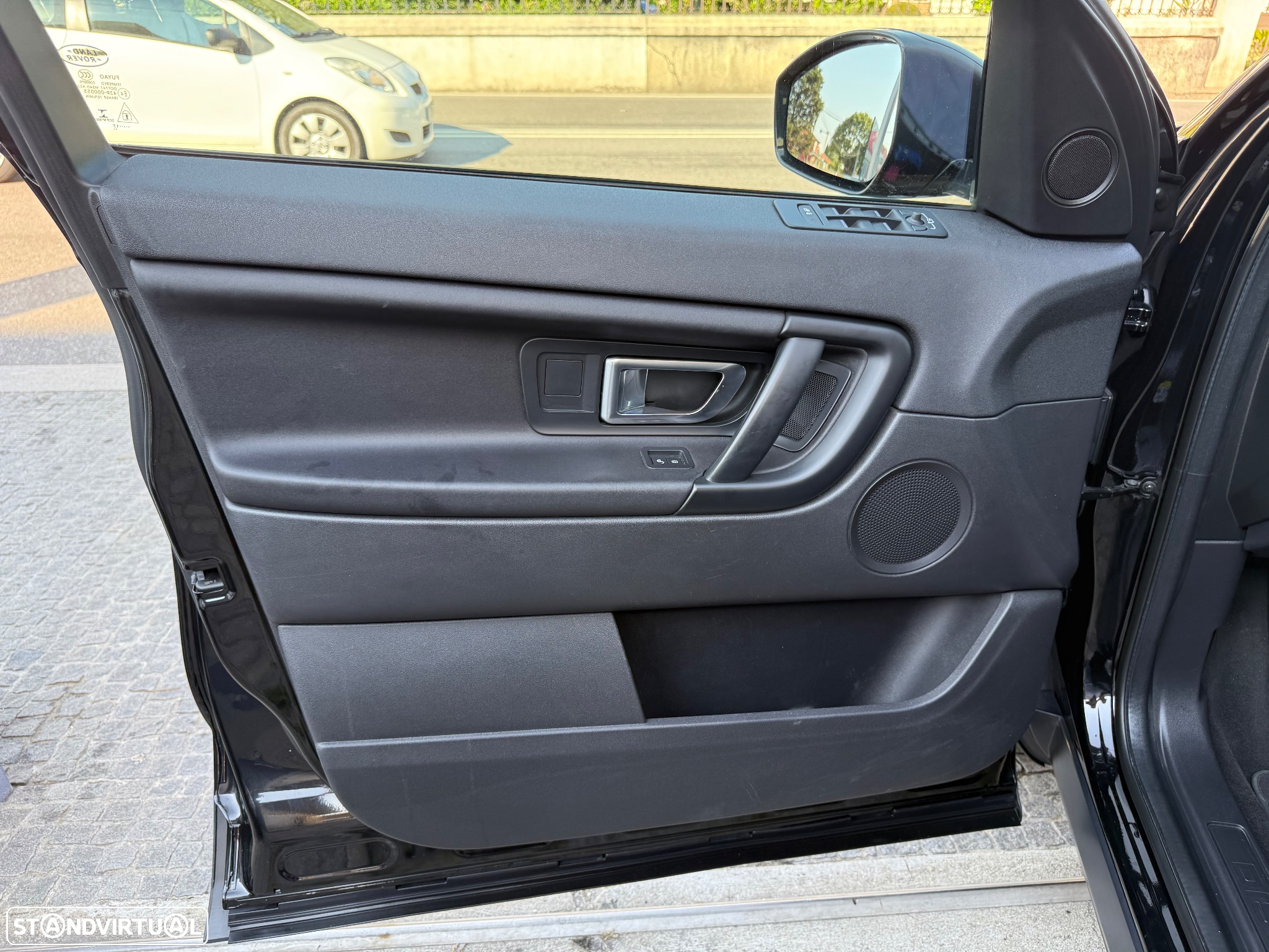 Land Rover Discovery Sport 2.0 eD4 HSE Luxury - 19