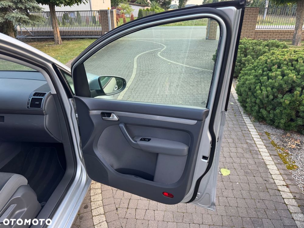 Volkswagen Touran 1.6 TDI DPF Trendline - 26