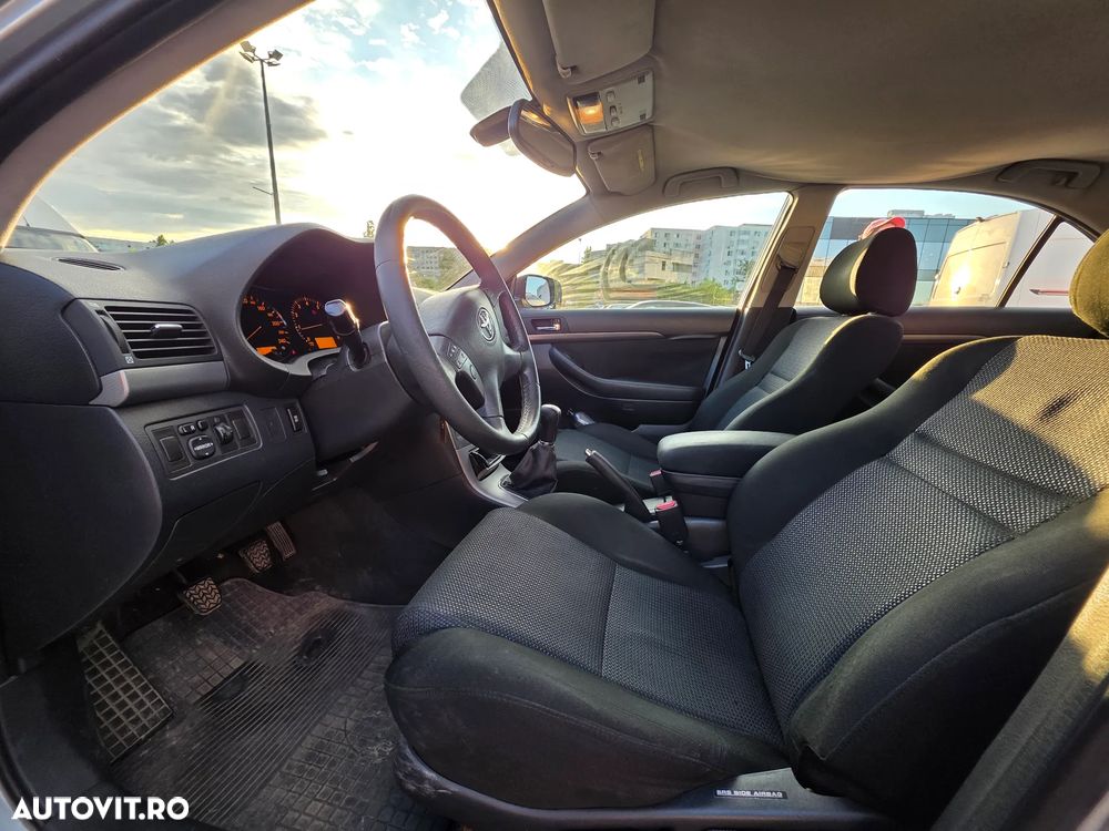 Toyota Avensis 1.8 Executiv - 10