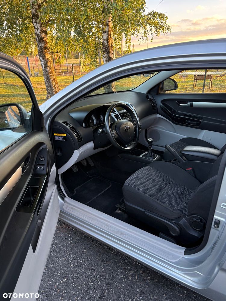 Kia Ceed 1.6 M - 9