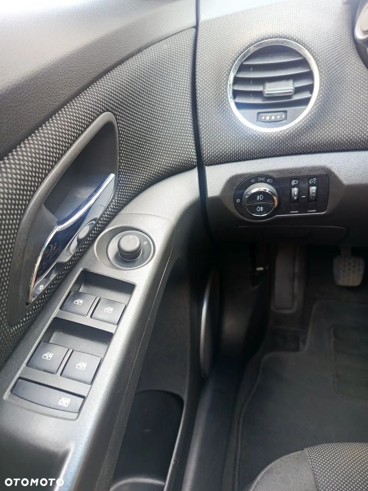 Chevrolet Cruze 1.7 LT - 8
