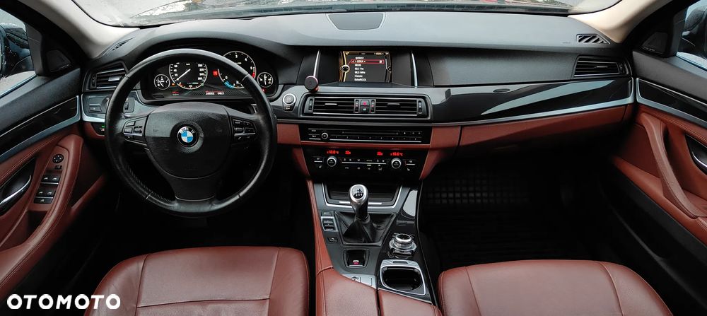 BMW Seria 5 525d Luxury Line - 37