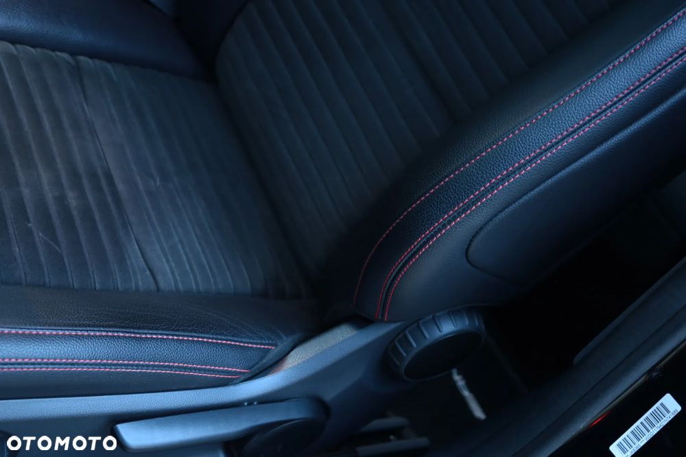 Mercedes-Benz CLA 200 7G-DCT AMG Line - 32