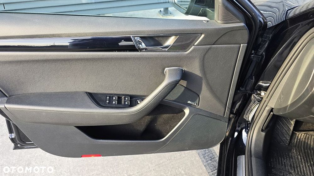 Skoda Superb 2.0 TDI SCR L&K DSG - 26