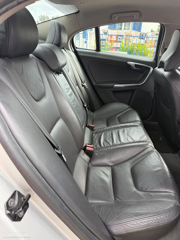 Volvo S60 2.0 D3 Momentum - 12