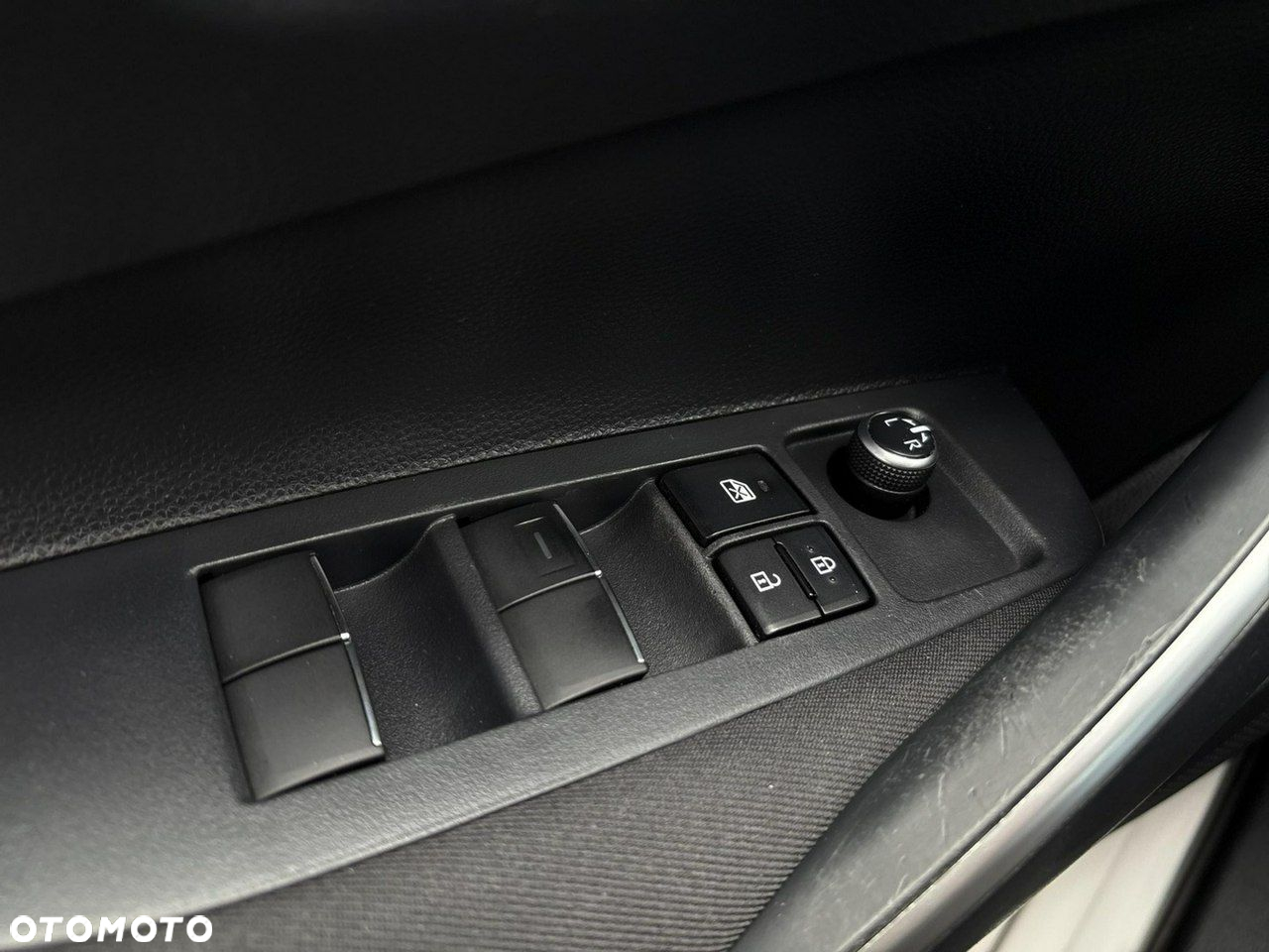 Toyota Corolla 1.8 Hybrid Active - 27
