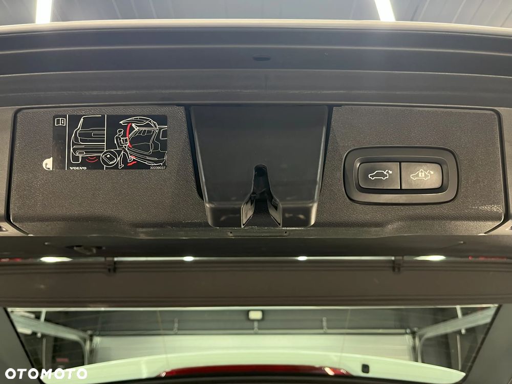 Volvo XC 60 T4 R-Design - 17