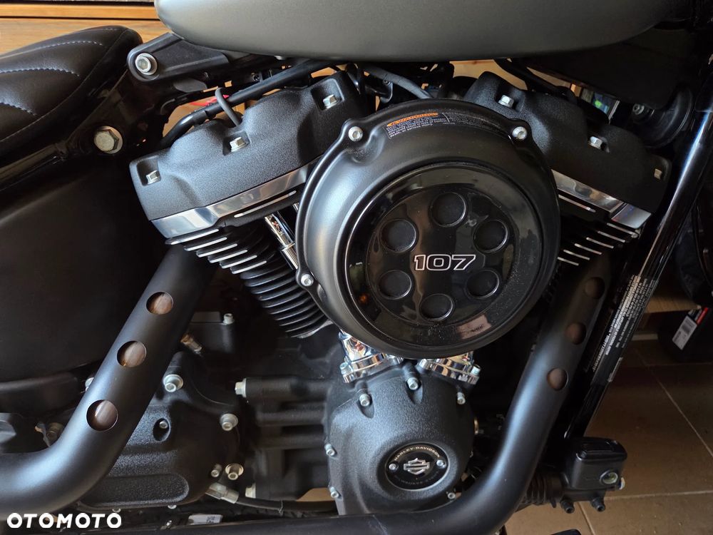 Harley-Davidson Softail Street Bob - 11