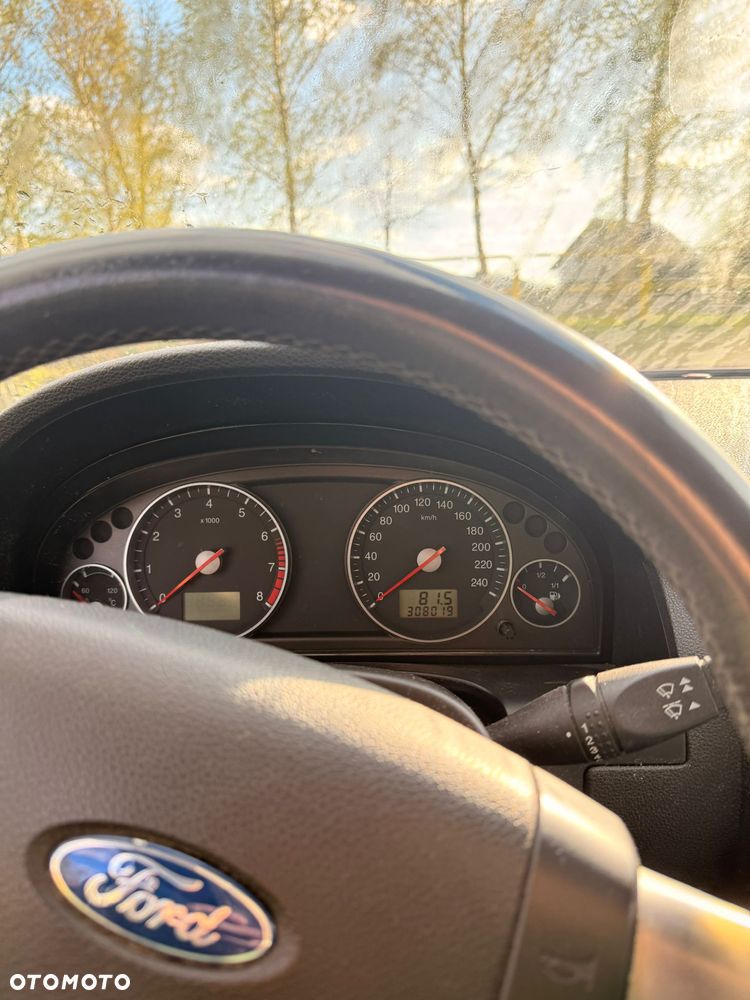 Ford Mondeo 2.0 Ghia - 9