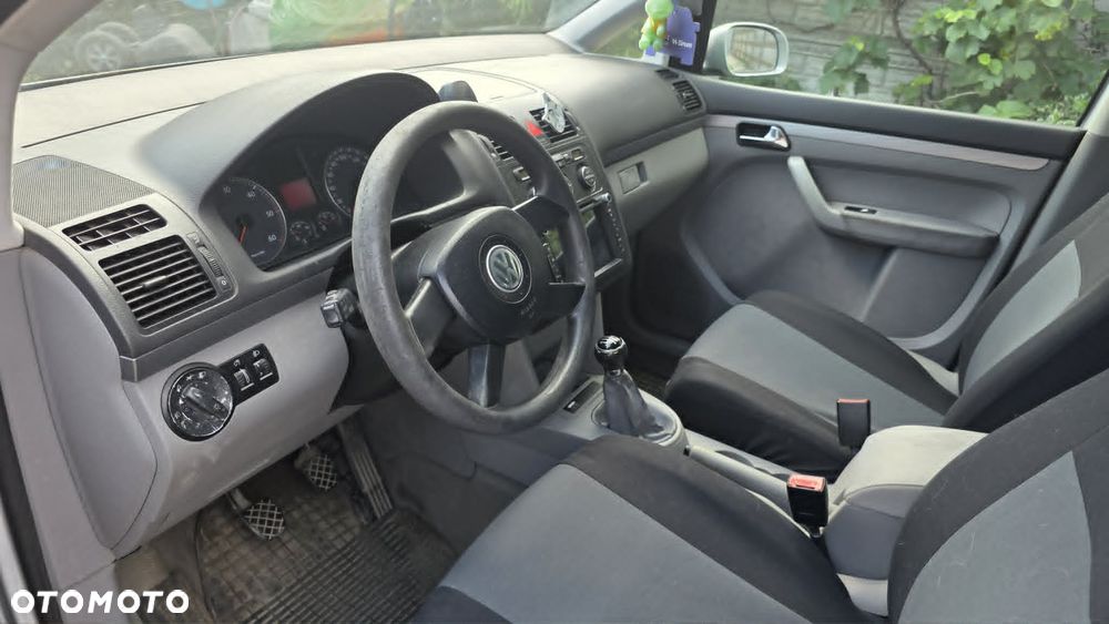 Volkswagen Touran - 4